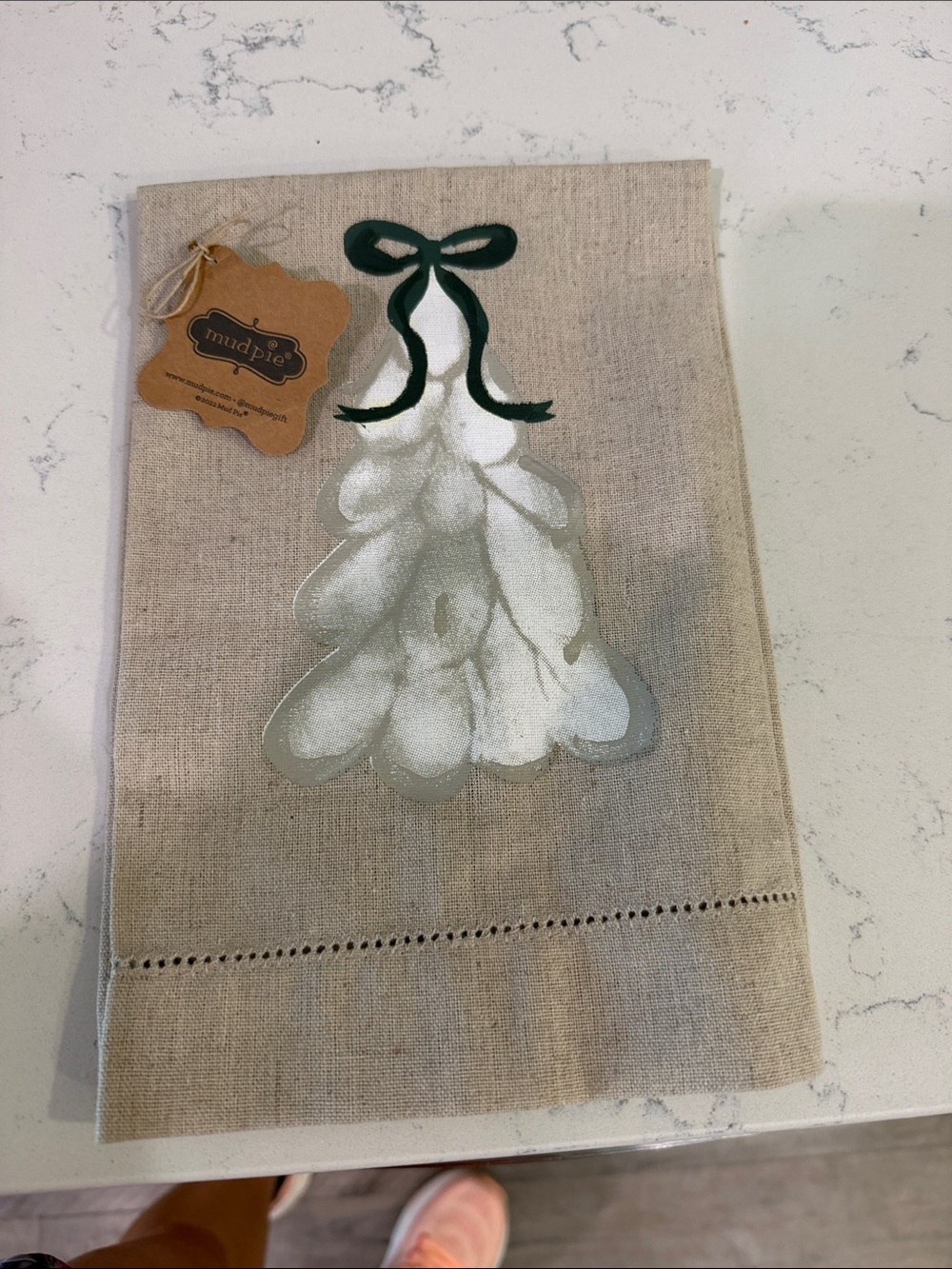 Mud Pie Linen Tea Towel with White Mistletoe and Green Bow Accent